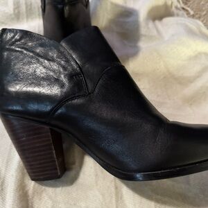 Gianni Bini Black Heeled Boots with Chunky Wooden Heel
